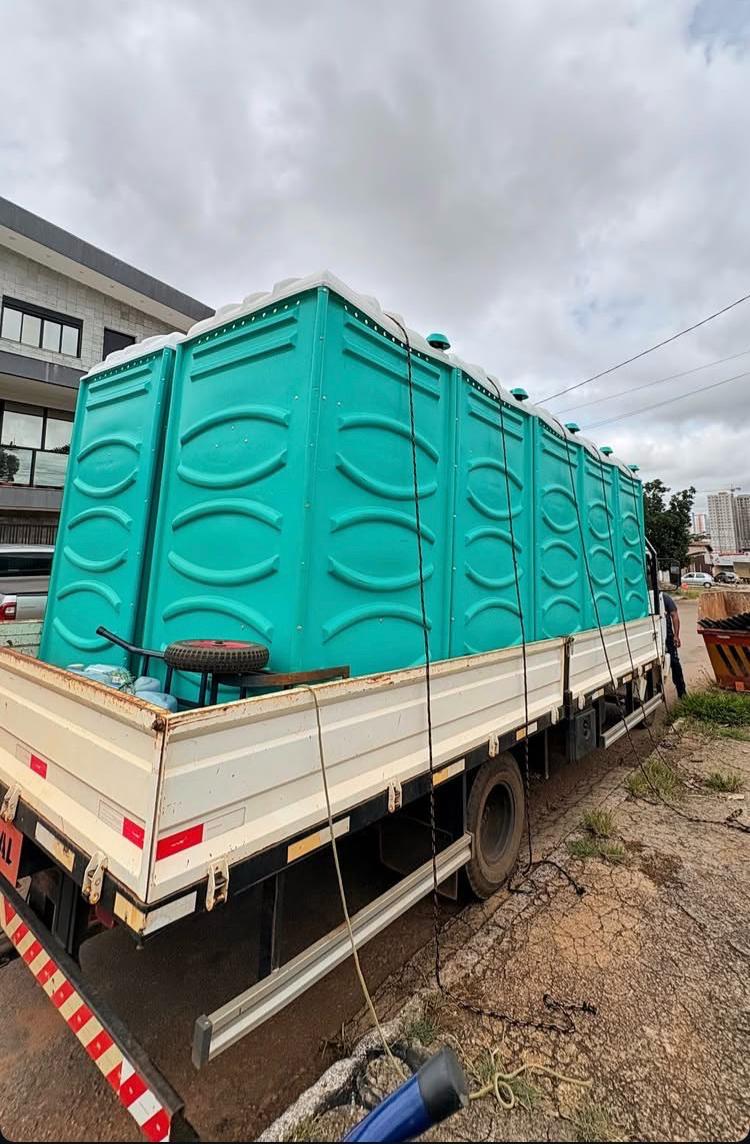 Logística de transporte de banheiros químicos
